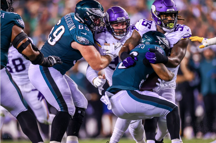 Eagles sluggish, Vikings fumble as Philly hangs on to win